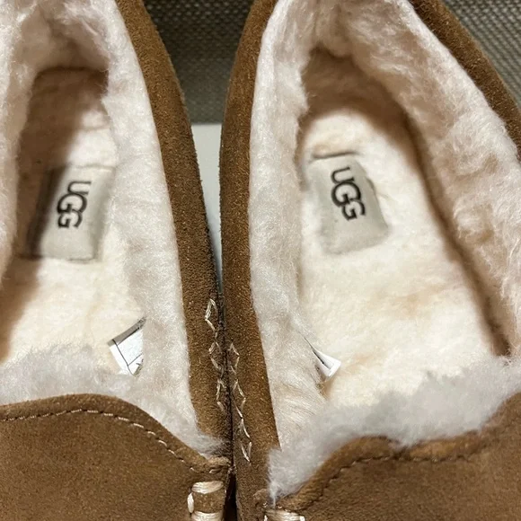 UGG® Ansley Water Resistant Suede Slip-On Slipper (Women’s Size 8 - Picture 4 of 9